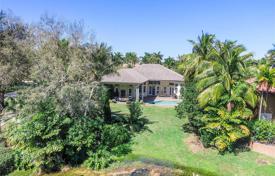 Şehir içinde müstakil ev – Coral Springs, Florida, Amerika Birleşik Devletleri. $1,475,000