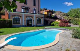 8 odalılar villa Stresa'da, İtalya. 950,000 €