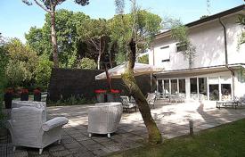 8 odalılar villa 520 m² Forte dei Marmi'de, İtalya. 15,000 € haftalık