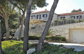 6 odalılar villa 350 m² Brac'ta, Hırvatistan. 1,000,000 €