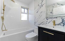 4 odalılar şehir içinde müstakil ev Etobicoke'de, Kanada. C$1,948,000