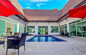 6 odalılar villa 1600 m² Pattaya'da, Tayland. $389,000