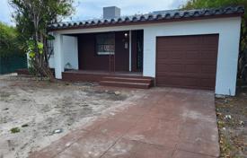Şehir içinde müstakil ev 115 m² Miami'de, Amerika Birleşik Devletleri. $520,000