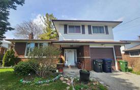 8 odalılar şehir içinde müstakil ev Scarborough'da, Kanada. C$1,277,000