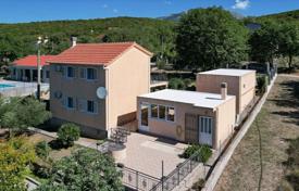 4 odalılar şehir içinde müstakil ev 169 m² Kovači'de, Karadağ. 380,000 €