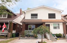 3 odalılar konak East York'da, Kanada. C$1,057,000