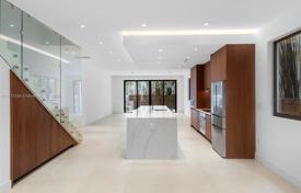5 odalılar şehir içinde müstakil ev 469 m² Miami'de, Amerika Birleşik Devletleri. $3,300,000