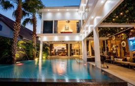 8 odalılar villa 650 m² Chonburi'de, Tayland. $677,000