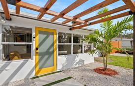 Şehir içinde müstakil ev – Fort Lauderdale, Florida, Amerika Birleşik Devletleri. $615,000