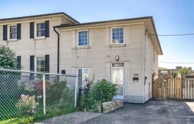 5 odalılar konak North York'da, Kanada. C$1,007,000