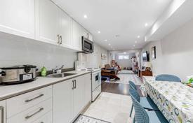 5 odalılar konak North York'da, Kanada. C$1,536,000