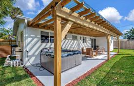 3 odalılar şehir içinde müstakil ev 132 m² Florida'da, Amerika Birleşik Devletleri. $780,000