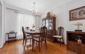 4 odalılar konak North York'da, Kanada. C$1,367,000