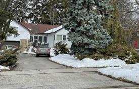 Şehir içinde müstakil ev North York'da, Kanada. C$2,352,000