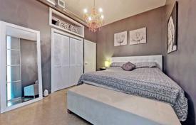 2 odalılar daire Kingston Road'da, Kanada. C$1,079,000