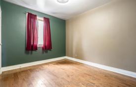 8 odalılar şehir içinde müstakil ev Etobicoke'de, Kanada. C$1,207,000