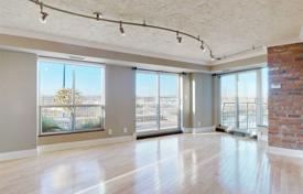 2 odalılar daire Lake Shore Boulevard West'da, Kanada. C$1,002,000