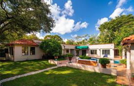 Şehir içinde müstakil ev – Coral Gables, Florida, Amerika Birleşik Devletleri. $3,999,000
