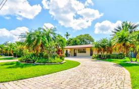 Yazlık ev – Hallandale Beach, Florida, Amerika Birleşik Devletleri. $1,490,000