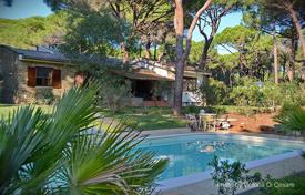 Villa – Roccamare, Toskana, İtalya. $5,300 haftalık