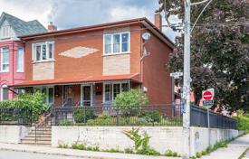 4 odalılar konak Old Toronto'da, Kanada. C$1,369,000