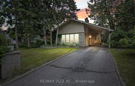 7 odalılar şehir içinde müstakil ev Etobicoke'de, Kanada. C$1,294,000