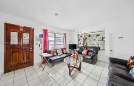 3 odalılar şehir içinde müstakil ev 179 m² Miami'de, Amerika Birleşik Devletleri. $699,000
