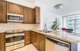 2 odalılar daire Lake Shore Boulevard West'da, Kanada. C$1,053,000