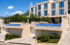 4 odalılar villa 295 m² Sveti Stefan'da, Karadağ. 680,000 €