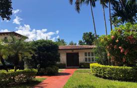 Yazlık ev – Coral Gables, Florida, Amerika Birleşik Devletleri. $745,000