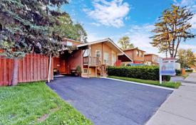 7 odalılar konak North York'da, Kanada. C$1,289,000