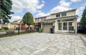 10 odalılar şehir içinde müstakil ev Scarborough'da, Kanada. C$1,596,000