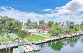 Şehir içinde müstakil ev – Hallandale Beach, Florida, Amerika Birleşik Devletleri. $2,850,000