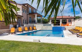 Şehir içinde müstakil ev – Pula, Istria County, Hırvatistan. 1,236,000 €