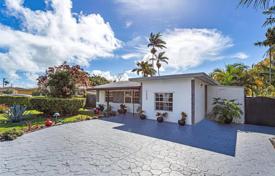 3 odalılar şehir içinde müstakil ev 176 m² North Miami'de, Amerika Birleşik Devletleri. $638,000