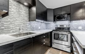 9 odalılar şehir içinde müstakil ev York'da, Kanada. C$1,488,000
