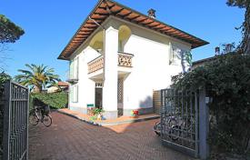 Villa – Forte dei Marmi, Toskana, İtalya. 2,300 € haftalık