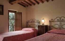 8 odalılar villa 500 m² Pescaglia'da, İtalya. 725,000 €