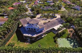 9 odalılar yazlık ev 709 m² Miami'de, Amerika Birleşik Devletleri. $1,650,000