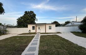 2 odalılar şehir içinde müstakil ev 74 m² Miami'de, Amerika Birleşik Devletleri. $400,000