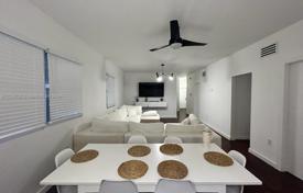 3 odalılar şehir içinde müstakil ev 133 m² Miami'de, Amerika Birleşik Devletleri. $630,000