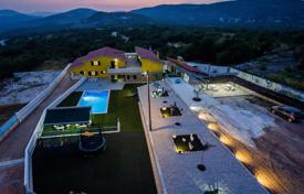 9 odalılar şehir içinde müstakil ev 1000 m² Split-Dalmatia County'da, Hırvatistan. 1,100,000 €