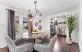 3 odalılar şehir içinde müstakil ev 180 m² Miami'de, Amerika Birleşik Devletleri. $1,295,000