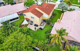 Şehir içinde müstakil ev – Pembroke Pines, Broward, Florida,  Amerika Birleşik Devletleri. $730,000
