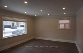 8 odalılar şehir içinde müstakil ev North York'da, Kanada. C$2,199,000