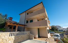 8 odalılar şehir içinde müstakil ev 255 m² Sibenik-Knin'da, Hırvatistan. 1,200,000 €