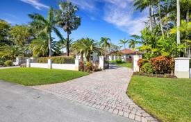 6 odalılar şehir içinde müstakil ev 647 m² Miami'de, Amerika Birleşik Devletleri. $4,975,000