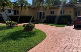 Şehir içinde müstakil ev – Sunny Isles Beach, Florida, Amerika Birleşik Devletleri. $1,599,000