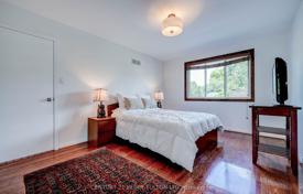 10 odalılar şehir içinde müstakil ev North York'da, Kanada. C$2,353,000