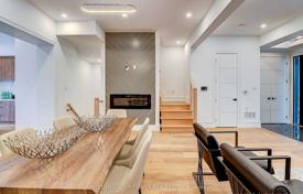 9 odalılar şehir içinde müstakil ev Scarborough'da, Kanada. C$2,392,000